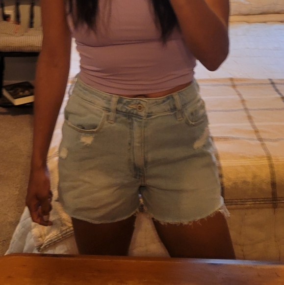 NWOT Hollister Denim Shorts Size 27 - Picture 3 of 4